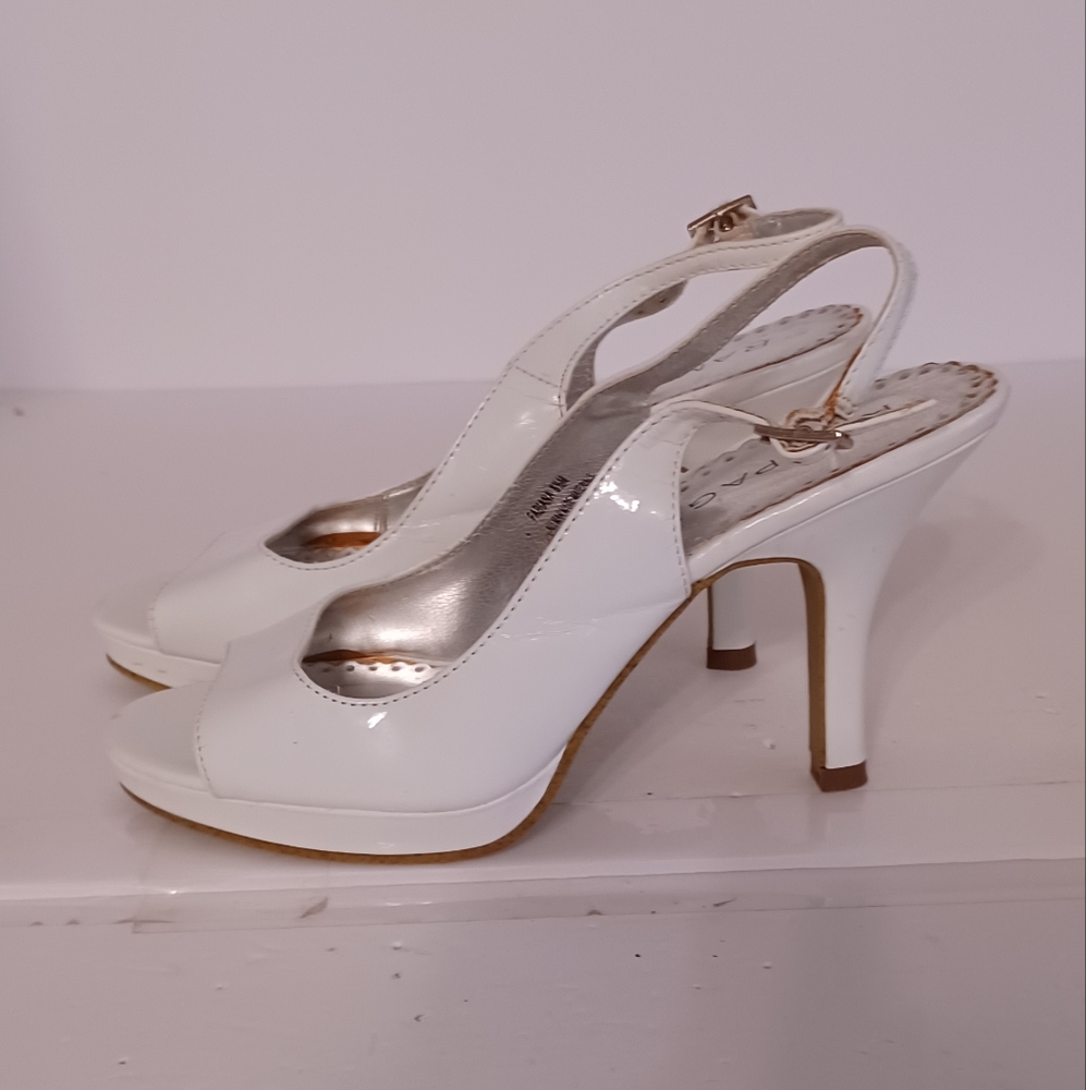 Women RAMPAGE White Patent Leather Peep-Toe Heels Ankle strap Size 8.5
